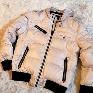 Unisex Med. Silver/Grey GUESS puffer coat with black cuffs